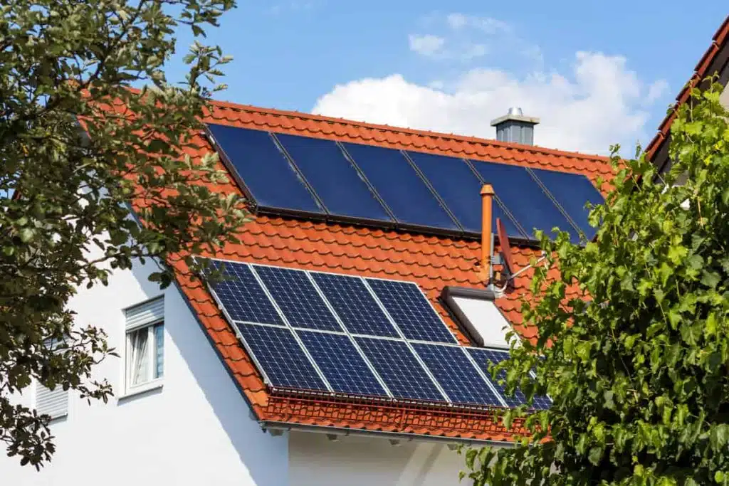 Quelle est la différence entre panneau solaire et panneau photovoltaïque ?